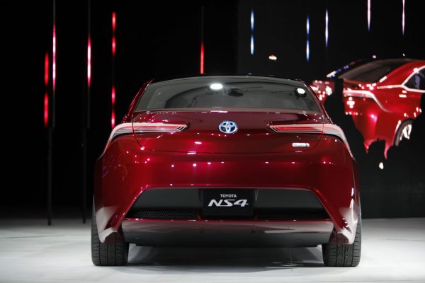 Детройт 2012 - Toyota NS4 Plug-in Hybrid Concept