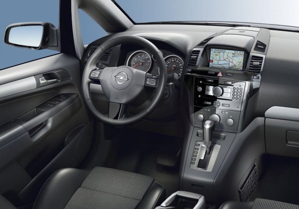 Типични проблеми:

&bull;	чуплив EGR на дизелов двигател 1.9 CDTI;

&bull;	слаб двумасов маховик;

&bull;	проблеми с Easytronic скоростни кутии;

&bull;	прегряване и надраскване на атмосферните 1.6/1.8.
