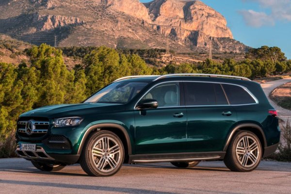 При най-големия кросоувър на Mercedes ръстът на годишна база е едва 5% - доста под средния за пазара. Но пък интересът към най-скъпите версии продължава да расте: цели 49 регистрации на върховия GLS 600 Maybach, чиято цена започва от 352,000 лева, плюс още 11 за AMG версиите. 

