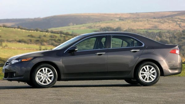 При първите признаци на чукане се препоръчва да се провери състоянието на страничните втулки на багажника и, ако е необходимо, да се сменят - това е най-често срещаният и лесно елиминиран проблем. Ако луфтът продължава след смяна на втулките, струва си да диагностицирате задвижването на електродвигателя на усилвателя. 

За да удължите експлоатационния живот на системата, се препоръчва да избягвате резки стартирания с обърнати колела, както и периодично да проверявате състоянието на контактите и конекторите на електрическия усилвател.