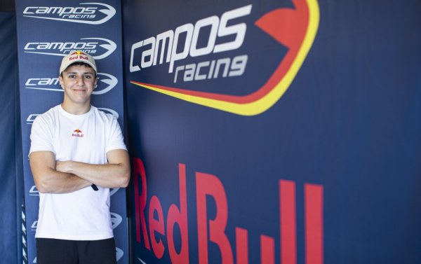 Процентът на пилотите, успели да направят последната стъпка, всъщност се увеличава в последните години - добра новина за Цолов. След края на миналия сезон цели шестима таланти от F2 се изкачиха нагоре: шампионът от 2024 Габриел Бортолето, който вече кара за Kick Sauber, Изак Аджар, привлечен от Racing Bulls, Оливър Беърман, който кара за Haas F1, Кими Антонели, който замени самия Хамилтън в Mercedes, Джак Дуън, който стигна до Alpine, но не се задържа дълго, и накрая Франко Колапинто, който замени Дуън. 
НА СНИМКАТА: Изак Аджар като пилот на Campos