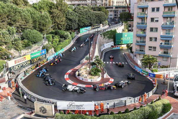 Сезон 2026 във Formula 2 също ще включва 14 състезания, като началото е на 7-8 март на "Албърт Парк" в Мелбърн, Австралия, а финалът на сезона е на "Яс Марина" в Абу Даби на 5 и 6 декември. 
За българските почитатели на Цолов и моторните спортове най-удобните за посещение стартове, отчитайки и самолетните връзки, са в Барселона (13-14 юни), на "Унгароринг" край Будапеща (25-26 юли), на "Монца" (5-6 септември) и на "Мадринг" край Мадрид (12-13 септември). 
