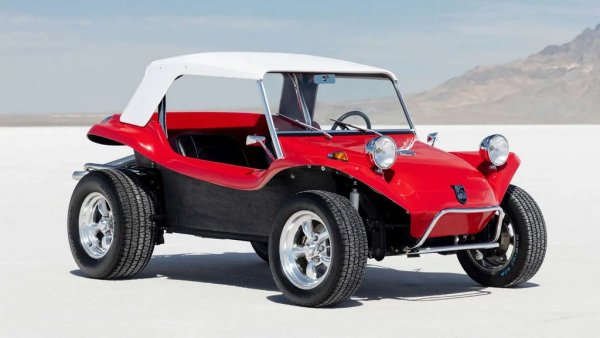 Един специален бонус от Top Gear. Това доста рядко Beach Buggy от VW е с ръчна трансмисия, четири места и достатъчно мощност да ви докара сериозна настинка, ако вятърът не е достатъчен за целта. Продава се в Англия за под 5,000 лири. 