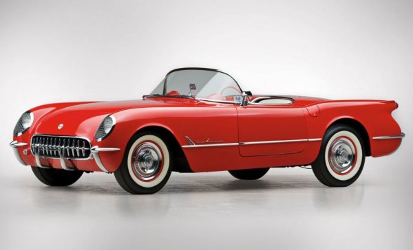 Харли Ърл, дизайнерът на първото поколение Chevrolet Corvette, се възхищавал на европейските спортни автомобили, а голямата му любов била Jaguar XK120. По това време американските военни започнали да се завръщат в родината си от Европа, а много от се прибирали у дома с европейски автомобили от марките MG, Alfa Romеo, Jaguar и др. Тогава на Ърл му хрумнало да създаде спортен автомобил, с който Америка да се гордее. Така се ражда култовия Corvette.

