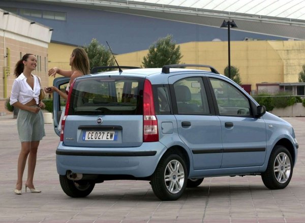 Когато след 20 години Panda все пак сменя поколенията, FIAT отново търси външна помощ при проектирането на версията с 4 задвижващи колела. Такава оказват инженерите на Saab, които са избрани не заради сериозен опит в подобни разработки (те просто нямат такъв), а заради най-изгодната цена, предложена от шведския производител.