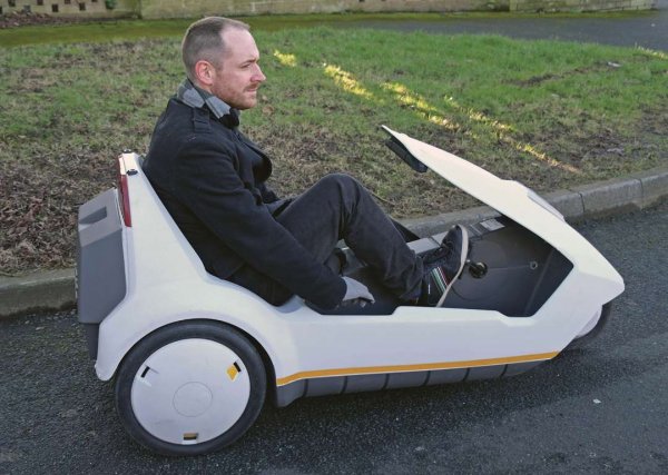 Шасито на машината е дело на Lotus Cars и така името на британския производител на спортни коли попада в проекта, с който едва ли се гордее. В крайна сметка Sinclair C5 се оказва пълен провал и води до банкрута на компания Sinclair Vehicles около година след появята си.