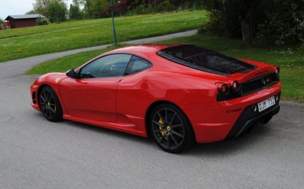 Ford Cougar превърнат във Ferrari 430 Scuderia 