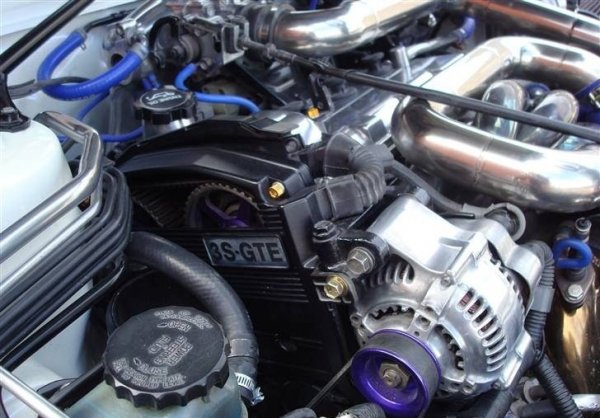 Toyota Celica GT-Four преоблечена като Supra 