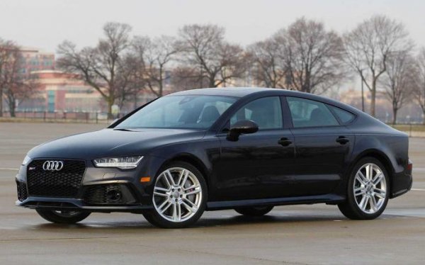 Четвърти от най-грозните... Вероятно, не всички харесват голямата решетка на радиатора, но пък линиите на каросерията и силуетът на този модел съвсем не са безобразни.
