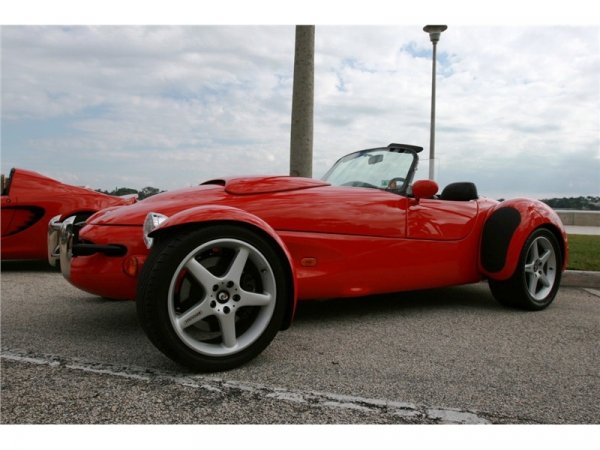 Това е Panoz AIV Roadster (Aluminum Intensive Vehicle)