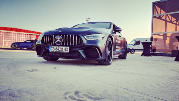 Един от отличниците през първото тримесечие, с почти 33% ръст спрямо 2019 година, вероятно благодарение и на усилията на новия представител в България да осъвремени дилърската си мрежа. Но и за Mercedes важи същото като за BMW - доставките през март са от по-стари поръчки, а ударите на извънредното положение тепърва ще се усетят. 
18 от регистрациите са в категория N1. 
