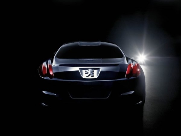 За Peugeot концепцията &lsquo;RC&hellip;&rsquo; е експеримент свързан със стила, механиката и новите технологии, събрани в един автомобил.