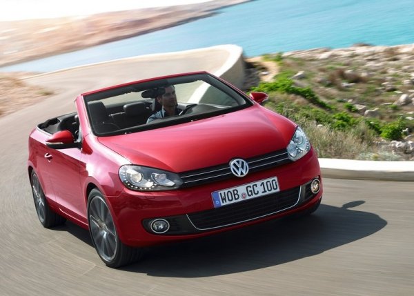 <p>Най-добрите коли за 2012, според CarBuyer<br /><br /><strong>Най-добър кабриолет - Volkswagen Golf Cabrio</strong></p>