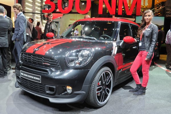 Момичетата на автосалон Женева 2012
