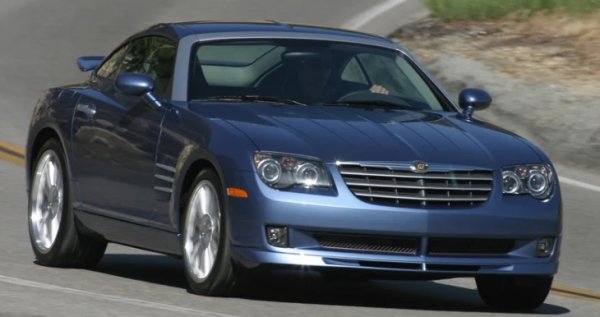 2005-08 Chrysler Crossfire SRT-6 е&nbsp; една от най-странните коли, създавани някога от американците. Моделът SRT-6 на Crossfire беше версията с висока производителност, изградена върху платформата R170 на предишното поколение Mercedes-Benz SLK. Произведен в Германия от Karmann, върховият Crossfire SRT-6 всъщност е механично подобен на Mercedes-Benz SLK32 AMG. Crossfire се предлагат както като купета, така и като кабриолети.

Ръчно изработеният AMG двигател беше 3,2-литров V6 с компресор и междинно охлаждане с мощност от 330 конски сили. Единствената трансмисия беше петстепенна автоматична. От нула до стотака летеше за 5,3 секунди, и то според тестове на шофьори.

Crossfire SRT-6 имаше настроена за производителност изпускателна система, по-твърдо окачване, модернизирани амортисьори, гуми Michelin Pilot Sport на 15 спици, 18-инчови предни и 19-инчови задни колела и вентилирани дискове. Външните детайли включваха спойлер и голям неподвижен заден спойлер. Вътре SRT-6 получи седалки от кожа Nappa/Alcantara и скоростомер от 320 километра в час, макар че фабрично беше ограничена до 254.&nbsp;

Това беше първият Chrysler с емблемата SRT (до този момент беше виждана само на Dodge) и се радваше на ддоста добър прием. Липсата на ръчна скоростна кутия вероятно е навредила на репутацията му на улицата.
