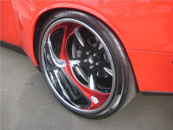 Доработен Dodge Challenger с колела Forgiato