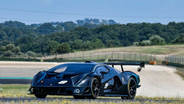 Разработен е с участието на спортното подразделение Lamborghini Racing Department, като той е далечен роднина на Aventador, но с променена механика. Колата има само задвижване на задните колела и V12 двигател, усилен над 800 к.с., завъртян на 180&deg;. Съчетан е със структурна скоростна кутия Xtrac, която също поддържа задното окачване. 

Мощност: 830 к.с. (V12 6.5 атмосферен) 

Максимална скорост: не се съобщава

Ускорение 0-100 км/ч: не се съобщава 

Тираж: 40 бройки 
Цена: не се съобщава