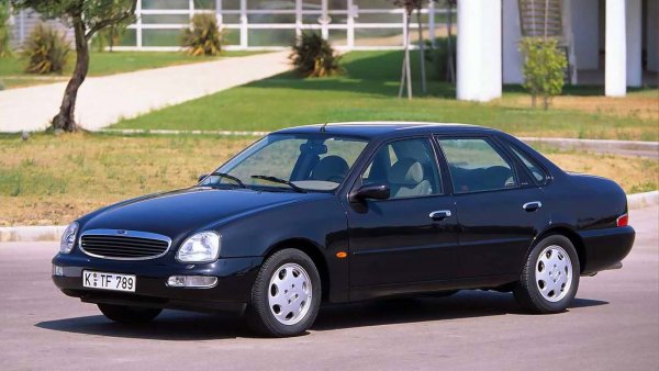 Екстравагантният Ford Scorpio II премина през трудни времена от пускането си на пазара през 1985 г. През 1994 г. той най-накрая претърпя основен фейслифт, като външният вид беше модернизиран в американски стил - решение, което не е никак разумно.
