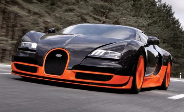 Той има 64 клапана, 4 турбокомпресора, 10 различни радиатора, и на практика е комбинация от четири ръмжащи VR4 от Volkswagen. Никога преди сериен автомобил не бе получавал нещо такова за задвижването си - и вероятно никога няма да се повтори. 
