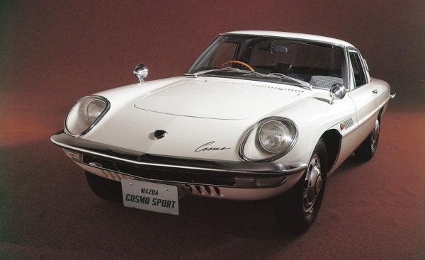 Всяко лице на ротора по всяко време е в работна фаза. Звучи ефикасно - и наистина е. Максималната мощност на такива мотори е чувствително над тази на конвенционалните със същия обем. Но износването е сериозно, а разходът на гориво и вредните емисии - още по-сериозни. Независимо от това Mazda го произвеждаше допреди няколко години, и още не се е отказала напълно от идеята да го възкреси. 
