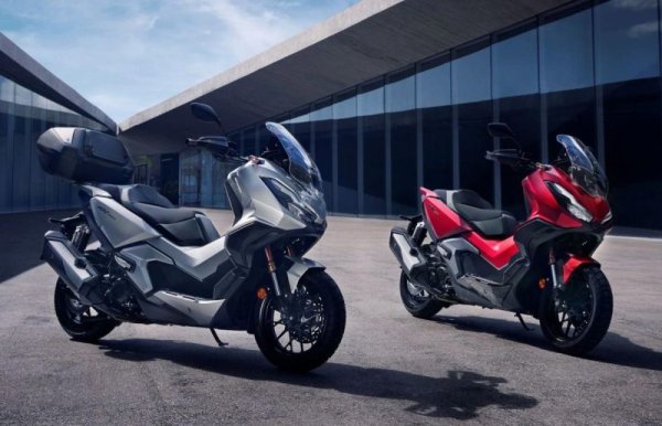 Honda играе второстепенна роля на пазара на нови леки автомобили в България, но при мотоциклетите доминацията на марката става все по-изявена. За първите четири месеца на годината са продадени със 78% повече двуколесни хонди, отколкото за същия период на 2023. Най-продаван е скутерът ADV 350 (20 бройки), следван плътно от CB 500 XA. 
