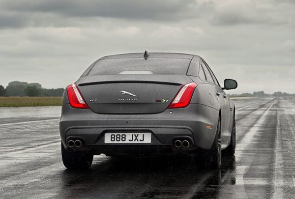 Jaguar XJR575