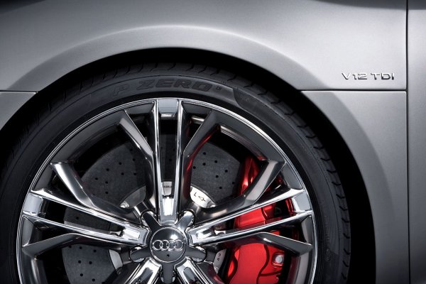 Карбонови спирачки, зваимствани от Audi R10