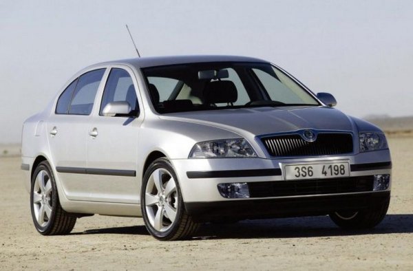 1.6-литровият бензинов двигател на Volkswagen всъщност може да проследи корените си чак до 70-те години и до новаторското поколение 4-цилиндрови агрегати, разработени тогава за Audi от легендарния Лудвиг Краус. През 1999 излезе поредната - и последна - еволюция на този мотор, който се монтираше не само в четвъртото поколение на Golf, но и в Polo, Jetta, Bora, SEAT IBIZA, Cordoba, Leon и Toledo, в Skoda Fabia, Octavia, Rapid и Roomster. Това е рафиниран и много надежден двигател, а причината да е сред най-търсените втора ръка е просто в огромното му разпространение. 
