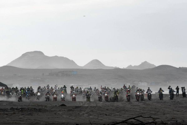 МАСОВ СТАРТ // 138 мотористи са подали заявки за участие в рали &bdquo;Дакар&rdquo; тази година.