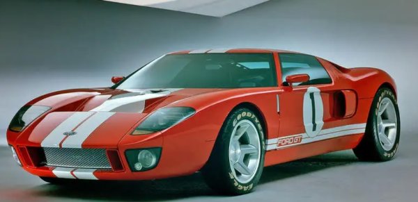 Роден от гнева на Хенри Форд II срещу капризите на Енцо Ферари, GT40 спечели четири пъти „24 часа на Льо Ман“. Неговият външен вид е подчинен изцяло на нуждите на състезателния отбор, но това не го прави по-малко атрактивен. 
Името GT40 беше получено заради височината на автомобила - едва 40 инча. Първоначално изглеждаше, че Ford е пропилял времето и парите си, след като Ferrari надделя в Льо Ман през 1964 и 1965. Въпреки това Ford не се отказа и победи четири пъти в състезанието между 1966 и 1969.