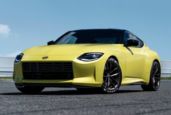 Настоящият Nissan 370Z е твърде стар по стандартните на автомобилната индустрия, тъй като се появи преди 11 година. Съответно платформата и технологиите са неефективни и трябва да бъдат заменени. Много фенове на марката се страхуваха, че серията Z ще бъде закрита с оглед на увеличаващите се продажби на SUV-модели и постепенното намаляване на седаните, но от Nissan решиха, че автомобилът има бъдеще.