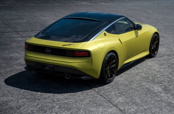 Вече е известно, че Proto Z ще бъде по-мощен от сегашния 370Z, като ще получи версии с 300 и с 400 конски сили, а основното, на което залагат в Nissan, е връзката между шофьора и автомобили. Снимките на интериора, които видяхме, разкриват напреднали технологии, които Nissan Proto Z трябва да се превърне в силен конкурент на Toyota Supra.