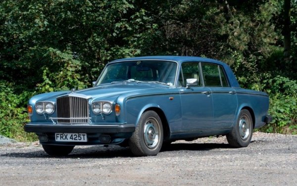 Докато добре облечените бизнесмени си купуват новия Continental GT, някой е намерил достатъчно добър вкус да внесе и една бройка от класиката Т2. Произвеждана едва три години, между 1977 и 1980, тази машина днес е колекционерска класика. 
