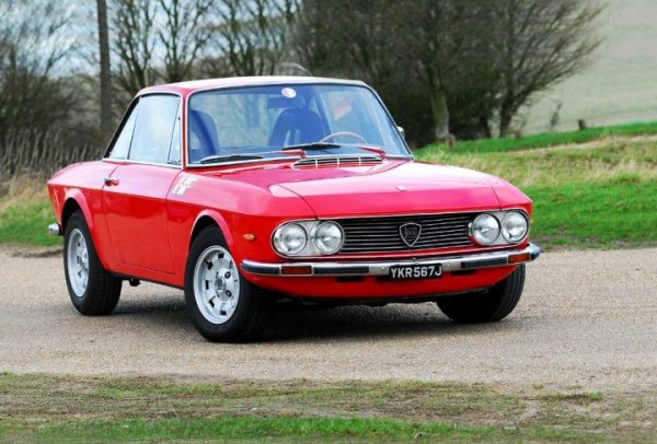 Още една марка, която скоро може да остане в историята - макар новият шеф на Stellantis да обеща да й даде шанс. Тази Fulvia тип 818, произвеждана между 1963 и 1976, е от най-добрите образци, победител в IRC. 
