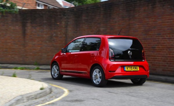 Последният оцелял автомобил в А-сегмента на концерна, след като Seat Mii и Skoda Citigo изчезнаха от нашия пазар. Цената е за складови бройки с 1-литров мотор с 60 конски сили, електрически предни стъкла, климатик, стойка за мобилен телефон, радио със слот за SD карта и USB вход. 
