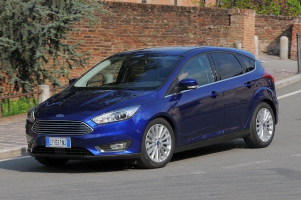 Пакетът за подпомагане на водача (понякога наричан още Co-Pilot) е опционален пакет за Ford Focus, който добавя усъвършенствани системи като асистент за поддържане на лентата и наблюдение на вниманието на водача, заедно със сензори и камери за паркиране и странични препятствия, както и други технологии, които подобряват ежедневното шофиране. За да проверите наличността му, потърсете сензора в горната част на предното стъкло. 

Друга улика е менюто с настройки в бордовия компютър, разположено между скоростомера и тахометъра, където се появява специфичната опция за активиране на системите за подпомагане на водача.
