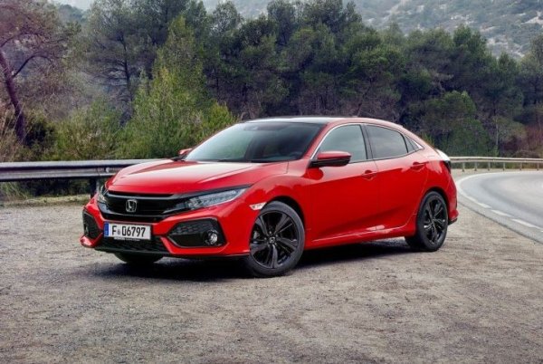 Фейслифтът от десетото поколение на Honda Civic въведе пакета ADAS, който използва комбинация от камера и лазерен сензор на предното стъкло. За да разберете дали употребяван Civic е оборудван с него, просто проверете таблото вляво от волана: трябва да има ред бутони за активиране или деактивиране на неволното напускане на лентата и активната спирачна система в града.
