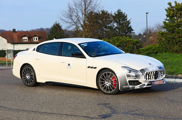 Макар освежения SUV Levante засега да е по-продаваният модел на марката, Quattroporte и Ghibli също ще предложат сериозни обновления, включително и хибридно задвижване.