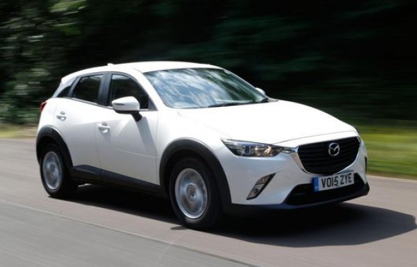 Рядко се среща автомобил от малкия SUV-клас, който е едновременно високотехнологичен и привлекателен, но CX-3 успява да го направи. Като начало, зрелият му дизайн успява да бъде стилен, без да се старае прекалено, за да бъде модерен. На всичко отгоре този модел има достатъчно спортно ДНК на Mazda, за да донесе и удоволствие от шофирането. Единственият минус е ограниченото вътрешно пространство, особено на задните седалки.