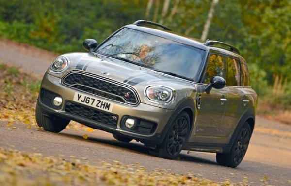 Не може да се отрече, че малко употребявани SUV-модели от този клас наистина се открояват от останалите с външния си вид. Mini Countryman е един от тях, като той предлага един уникален ретро-стил, благодарение на който няма как да го объркате. Това е модерна и забавна кола, но си има и минуси &ndash; сравнително тесен салон и твърдо возене.