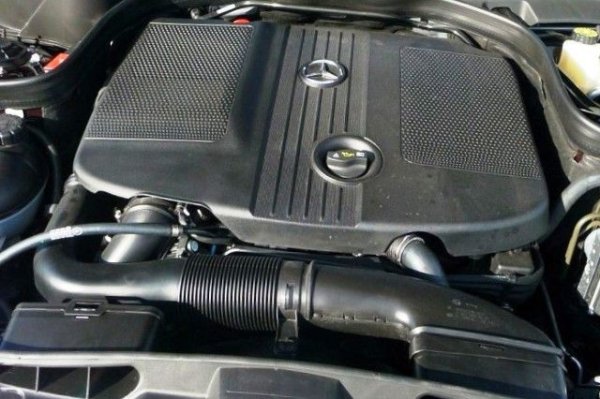 Първоначално конструкцията на ангренажната верига беше доста проста и представляваше ролков механизъм. Въпреки това, именно тази простота е причинила много проблеми:

•	Веригата бързо се разтягаше, създавайки характерни шумове, когато двигателят работи.

•	Разтягането водеше до увеличено износване на частите и увеличаваше риска от повреда на двигателя.

•	Процедурата за подмяна на веригата беше технически сложна и скъпа, тъй като изискваше разглобяване на голям брой елементи.

Така простият дизайн на ролковата верига се оказа значително неудобство и голяма финансова инвестиция за собствениците на автомобили.
