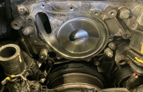 Охладителната система на този двигател имаше няколко слаби места, едно от които беше ненадеждното свързване на главата на цилиндъра. В резултат на температурни натоварвания и вибрации целостта на връзките често беше компрометирана:

&bull;	Загубата на охладителна течност доведе до прегряване на двигателя и можеше да доведе до деформация на бутала и клапани.

&bull;	Често е било необходимо напълно да се заменят отделни компоненти на охладителната система, включително гарнитурите и тръбите на главата на цилиндъра.

Това също създаде допълнителни разходи и значително намали надеждността на експлоатацията на автомобила.
