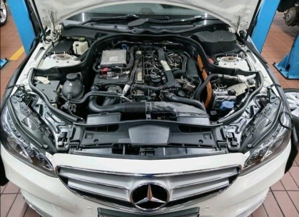 За да отговорят на съвременните екологични изисквания, инженерите въведоха нови решения за намаляване на емисиите на вредни вещества. Оказа се обаче, че софтуерът, контролиращ тези системи, има бъгове:

&bull;	Неправилната работа на сензорите и механизмите доведе до изключване на устройствата за контрол на изпускателните газове.

&bull;	За да се премахне този проблем, беше необходима актуализация на софтуера на двигателя, която се оказа задължителна за всички собственици на превозни средства с тази единица.

Такива подобрения значително усложниха експлоатацията и увеличиха разходите за поддръжка.
