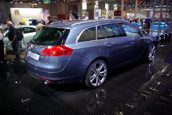 Opel Insignia Sports Tourer / Автомобилен салон Париж 2008