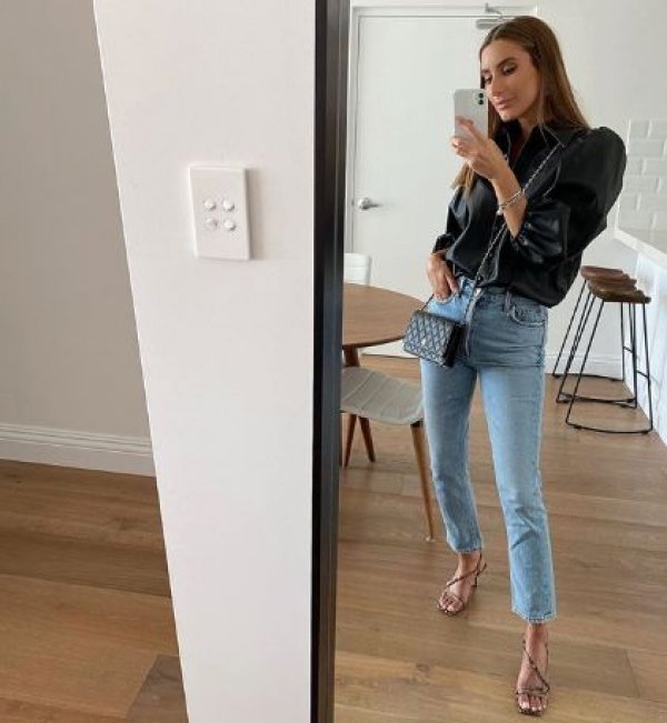 Винаги усмихнатият австралиец имаше дългогодишна връзка с дизайнерката Джема Босковиц (на снимката), която приключи през 2016 г. Сега медиите му приписват отношения с бившата му колежка в тима на Red Bull Анемари Хорбас и с австралийски фотомодел Джесика Гомес, но слуховете все още не са потвърдени официално.