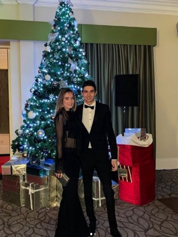 Съотборникът на Рикиардо – Естебан Окон, се среща с Елен Бери, която активно се занимава със спорт и обича да пътешества. Елен е завършила бизнес-колеж.