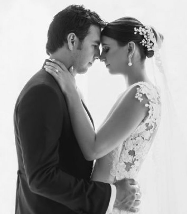 През 2017 г. Перес се ожени за дългогодишната си приятелка Карол Мартинес. Заедно те възпитават две деца – роденият през същата година Серхио-младши и Карлота, която се появи на бял свят прз 2019 г.