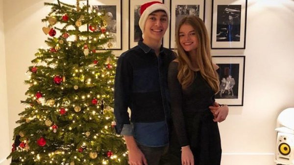 Младият пилот на Williams се среща с 23-годишната Сейшел де Врис. За отношенията им стана ясно през 2017 г., когато Джордж спечели младежите серии GP3, а момичето публикува негова снимка с надпис „Моят шампион“. Любопитното е, че Сейшел е сестра на действащия шампион във Формула 2 – Ник де Врийс.

За тима на Williams през този сезон ще дебютира още млад пилот – Никола Латифи, като засега не е ясно, дали той си има серизна приятелка.