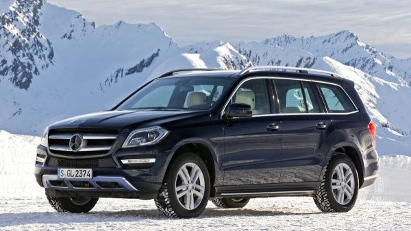 Основният проблем са маслените дюзи за охлаждане на буталата. С течение на времето те се запушват с отлагания, особено при продължително градско шофиране и ненавременна смяна на маслото.

Локалното прегряване води до залепване на пръстените, износване на алуминиевите стени на цилиндъра и, следователно, до повишен разход на масло. Ако се пропусне моментът, двигателят бързо започва да страда от маслен глад и се нуждае от основен ремонт.

Маслената помпа представлява не по-малка опасност. Нейната производителност често е недостатъчна при високи температури и голям пробег, особено ако се използва неправилно масло.

Първи започва да страда коляновият вал и шийките разпределителния вал, следвани от лагерите. Проблемът често се проявява още на 100 000-120 000 км.
