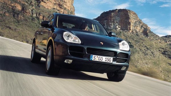 Години на производство: 2002-2007; монтира се на Porsche Cayenne; основни проблеми: износване на цилиндрите, охладителна система, всмукателен колектор, бобини за запалване

Porsche с право се гордее със своите двигатели. M48.00 беше първият изцяло техен V8 двигател от дълго време (след легендарния 928). Технически той е свързан с турбокомпресорния M48.50, но между тях има много конструктивни разлики - дори покритието на цилиндрите е друго, което в крайна сметка изигра лоша шега на атмосферния. M48.00 също се оказа значително по-ненадежден от версията с турбокомпресор, въпреки че на теория би трябвало да е обратното.
